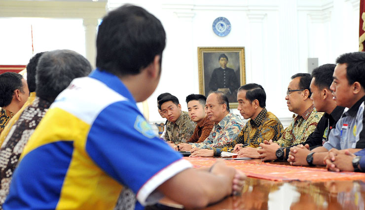 Presiden Joko Widodo bertemu dengan Pengurus Perhimpunan Kebun Binatang Se-Indonesia (PKBSI) di Istana Merdeka, Rabu 30 September 2015.