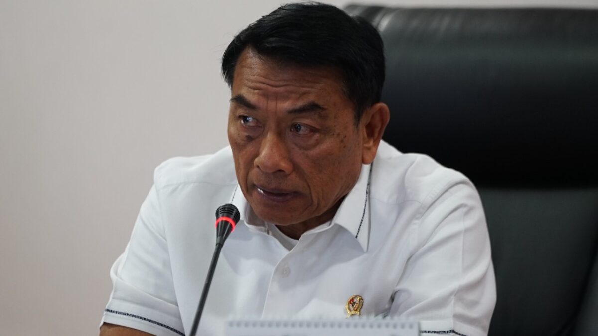 The Chief of Staff to the President, General (ret.) Dr. Moeldoko discuss further steps for the development of the joint project of KF-X/IF-X (Korea Fighter Experiment/Indonesia Fighter Experiment) with South Korea, held in Bina Graha, Jakarta, Monday (2/10).