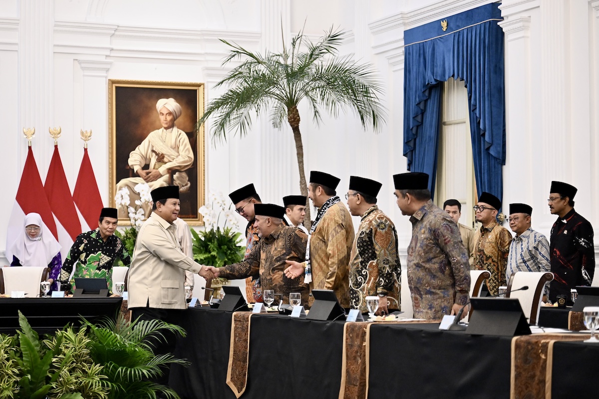Presiden Prabowo Subianto menggelar pertemuan bersama para pimpinan organisasi kemasyarakatan (ormas) dan tokoh-tokoh agama Islam, serta pimpinan pondok pesantren di Istana Merdeka, Jakarta, Selasa (03/02/2026). Foto: BPMI Setpres.